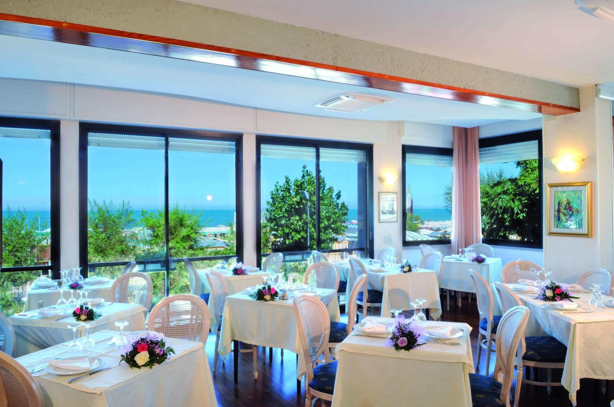 Admiral - On The Beach Hotel Riccione